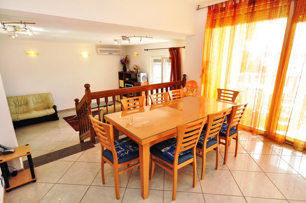 Apartment Luxury Cream Kastela Oda fotoğraf