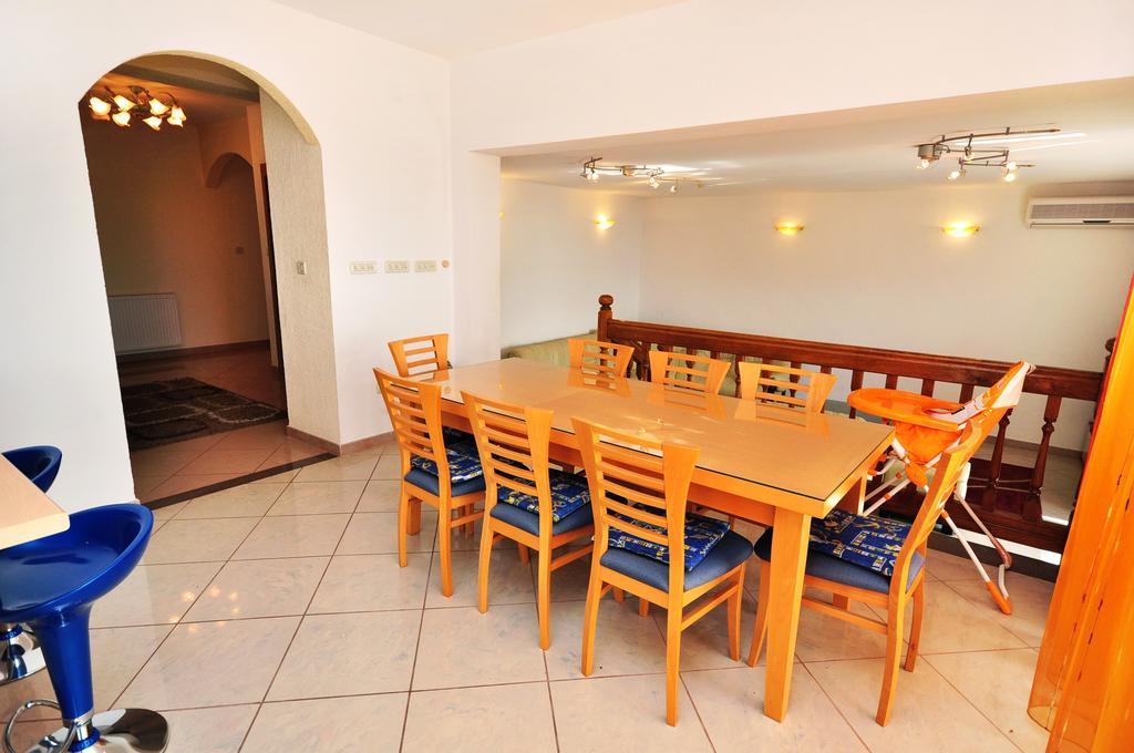Apartment Luxury Cream Kastela Oda fotoğraf